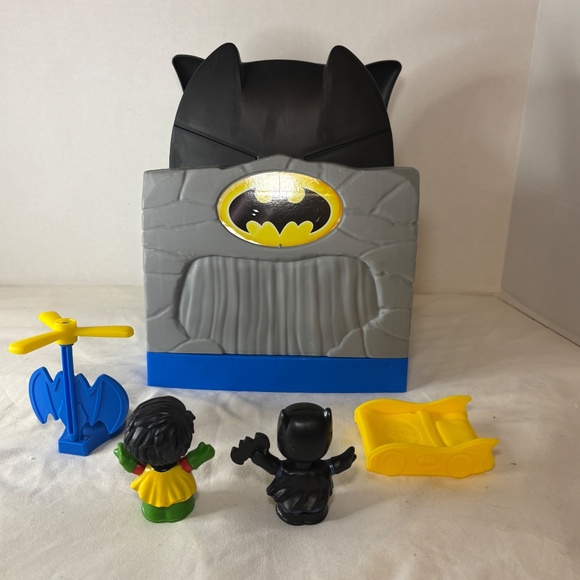 Little People DC Super Friends Batcave Playset Batman/Robin Action Figures WORKS - Picture 8 of 12